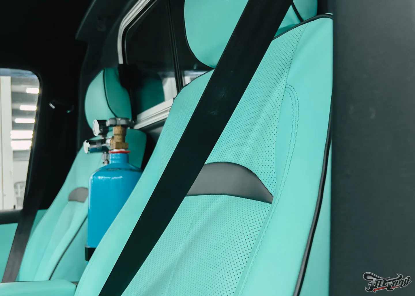 Ремни безопасности для Volkswagen Multivan в оттенке Tiffany
